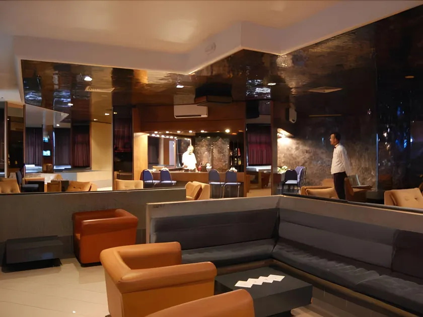 Hotel Diplomat - Image 1