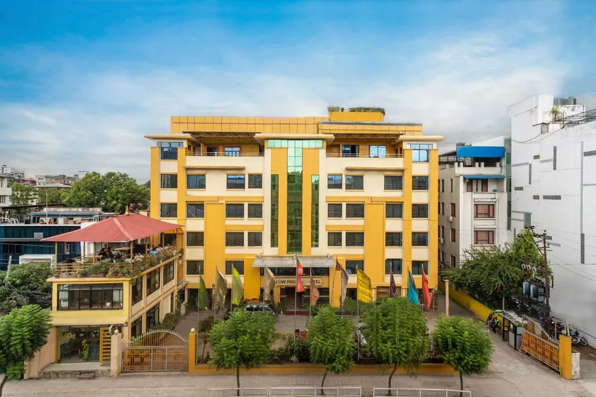 Yellow Pagoda Hotel - Image 1