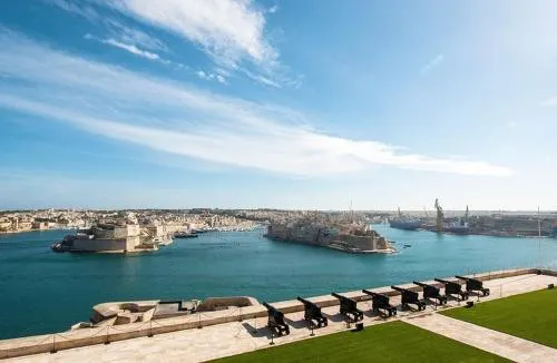 St Angelo Mansions 3BDR flat with Seaview - Image 1