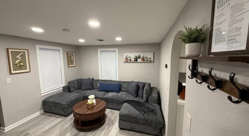 Ann Arbor Guest House - Image 1