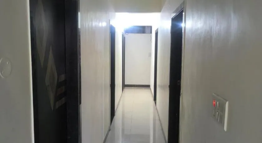 Hotel Gunjan Lodging & Boarding - Image 1
