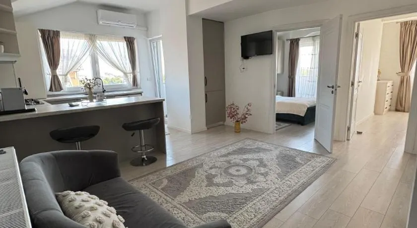 Golden Suite Apartment - Image 1