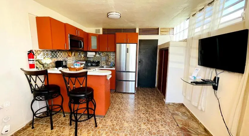 Cozy Studio Retreat with Private Parking and FREE Laundry - Image 1