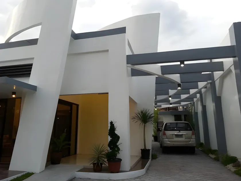 Dolyn Suites - Image 1
