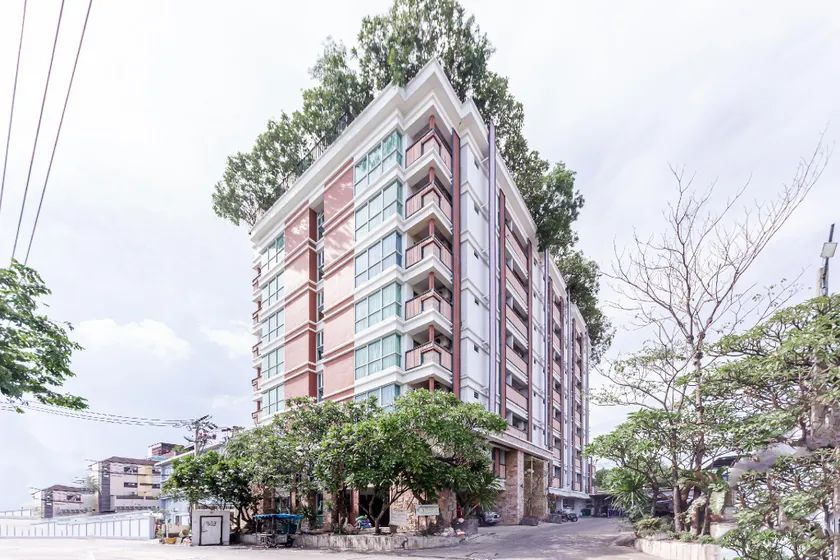 Latin Garden Hotel - Image 1