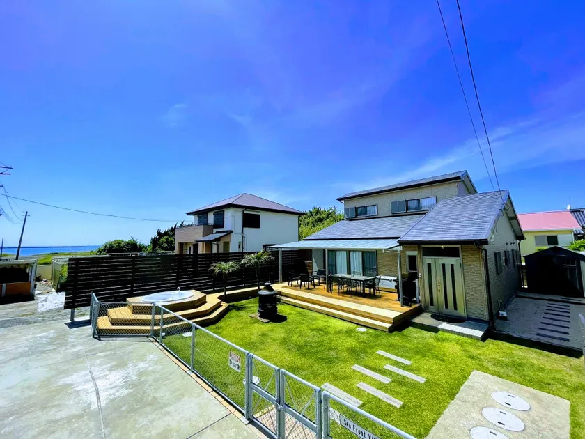 Sea Front Villa - Image 1