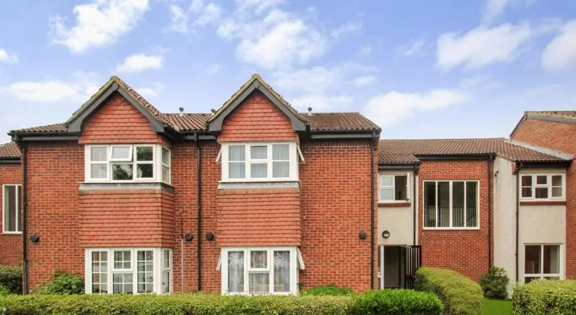 Uxbridge Studio Flat - Image 1