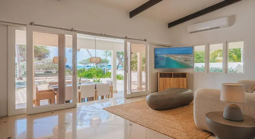 BrandNEw Oceanfront Villa Private HotTub and Pool - Image 1