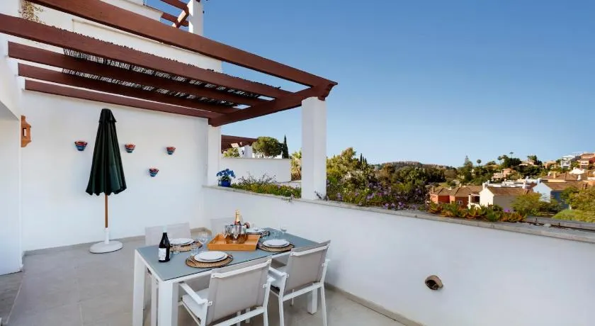 Duplex Apt with Rooftop Terrace Aloha Royal RDR230 - Image 1