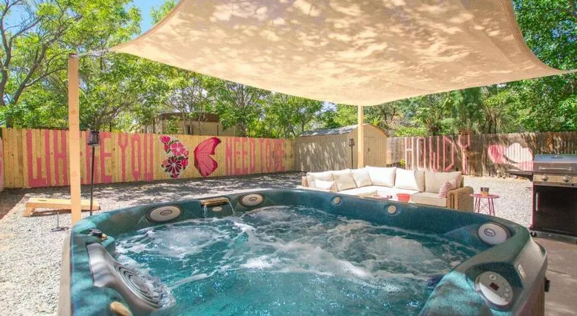 50 Shades of Pink-Private Hot Tub! - Image 1