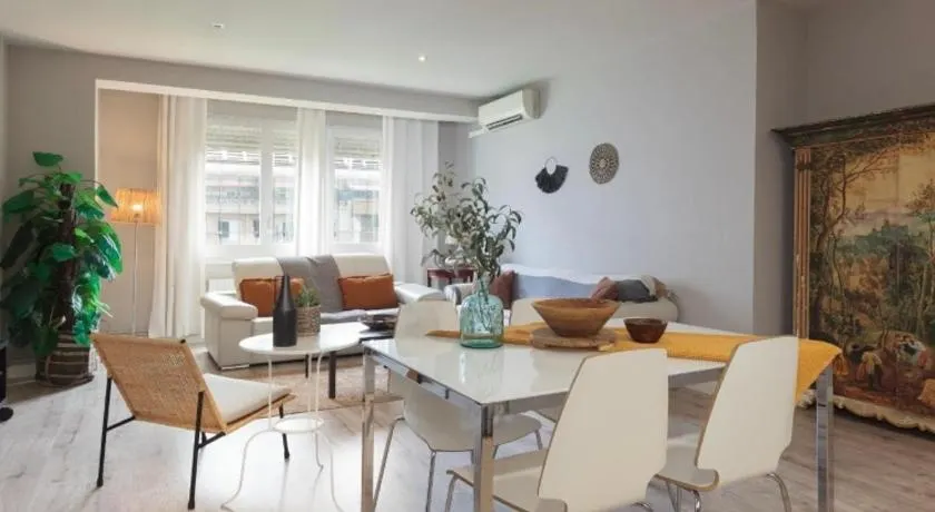 Diagonal Avenue Apartment - Image 1