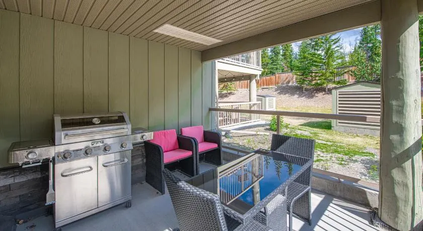 Romantic 1-Bedroom Serviced Apartment Kitchen & AC 143 - Image 1