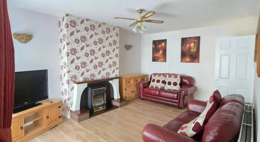 Sleeps 6 - St Helens - 50 mins to Peak District - Image 1