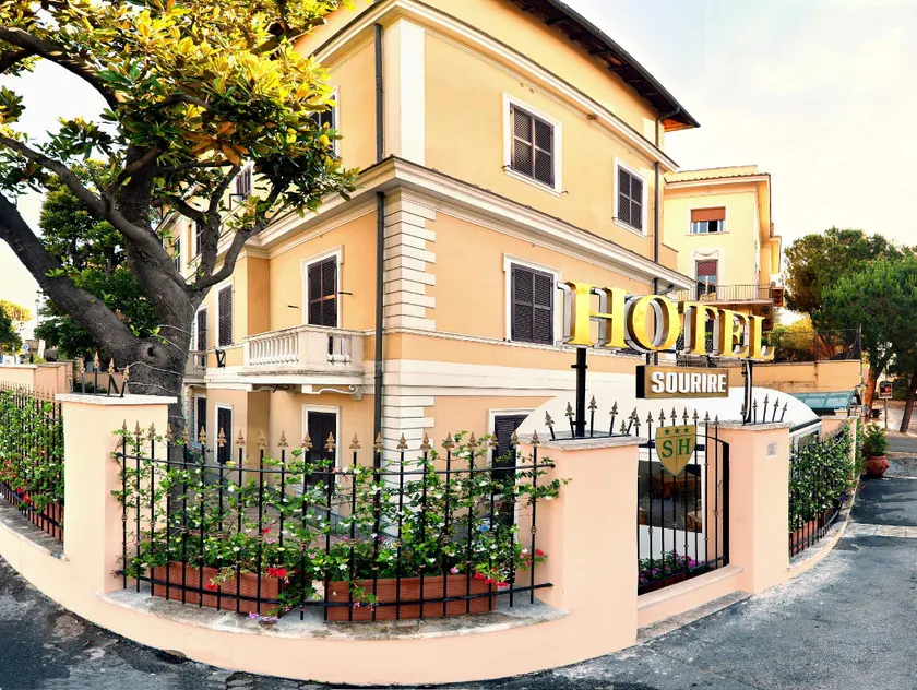 Sourire Hotel - Image 1