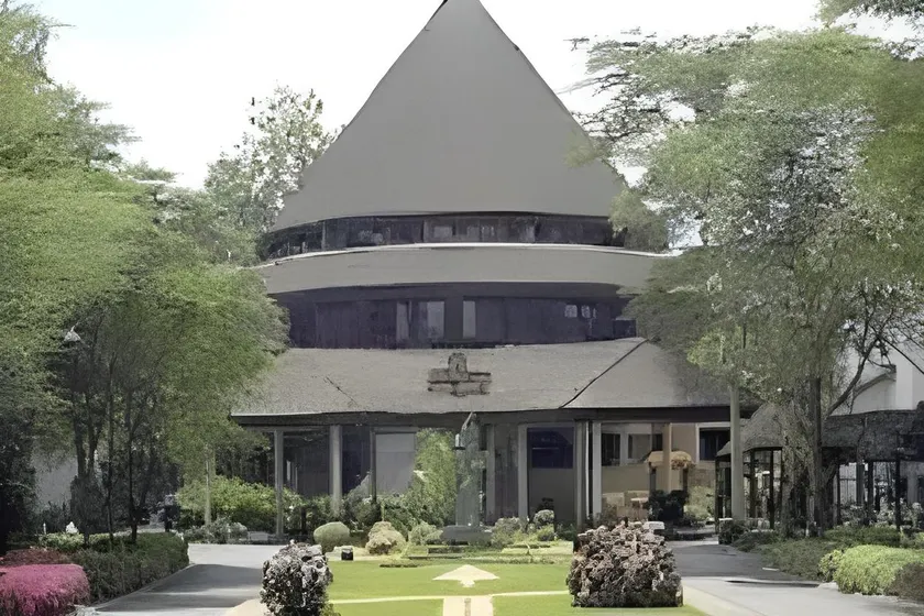 Safari Park Hotel - Image 1