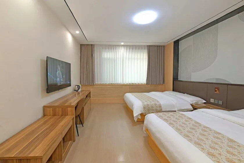 Dongcheng Hotel - Image 1