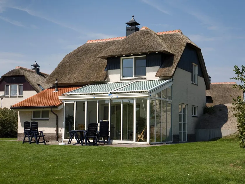 Beautiful villa with conservatory - Image 1