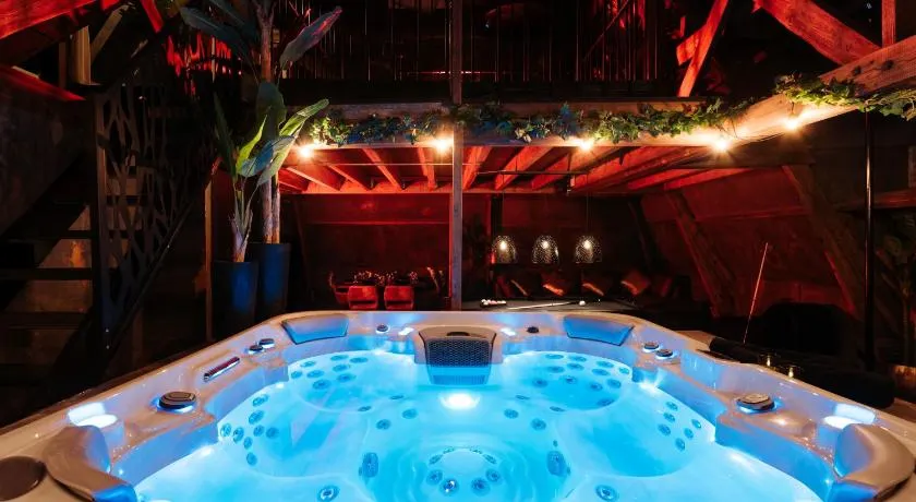 INTENSE Senses Experience - Suites wellness avec piscine, jacuzzi, sauna, billard etc - Image 1