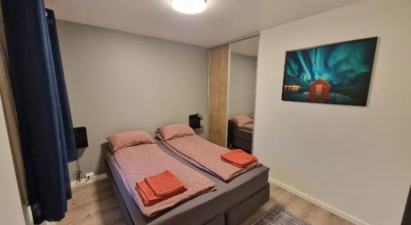 Northern living 2 room with shared bathroom - Image 1