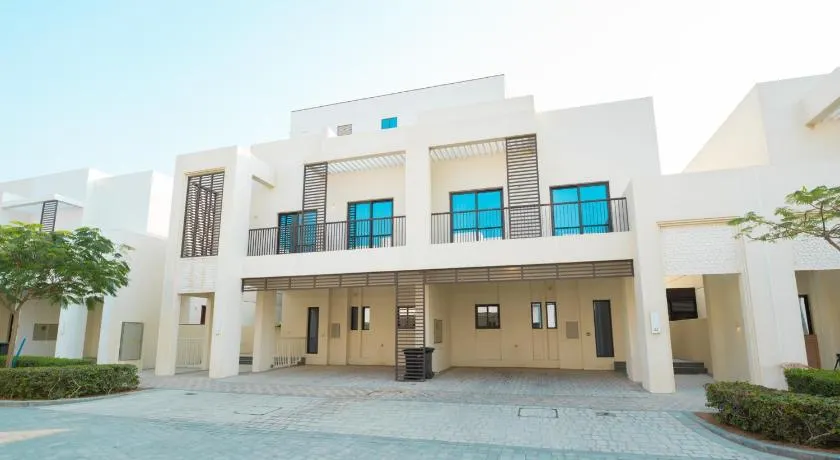 The White villa - Image 1
