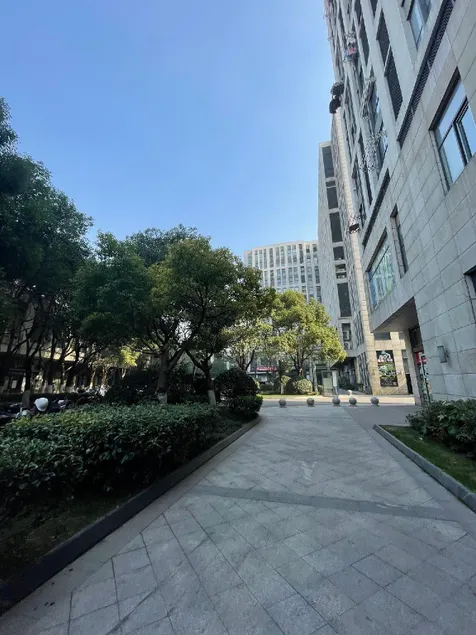 Tuju Apartment Hotel - Image 1