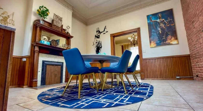 Court St Suite - Image 1
