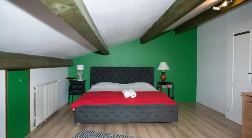 Private ROOM - Image 1