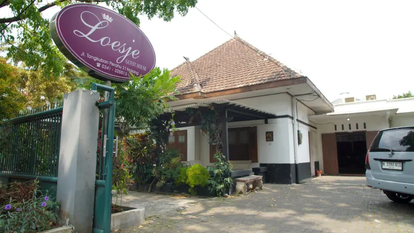 Loesje Guesthouse Syariah - Image 1