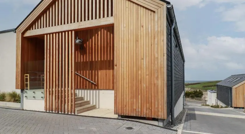 5 Longshore - Image 1