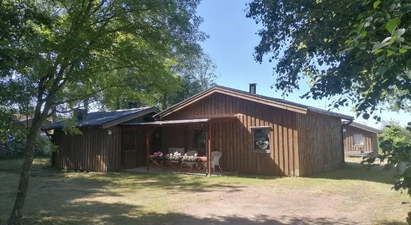 Strandnära hus med havsutsikt och stor tomt - Image 1