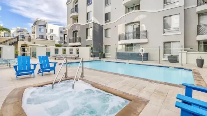 Spacious 2B 2B Apartment in Marina Del Rey with Pool - Image 1