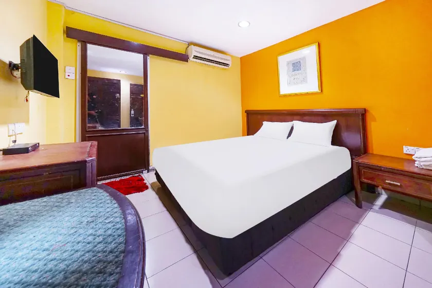 OYO 90486 New Station Hotel - Image 1