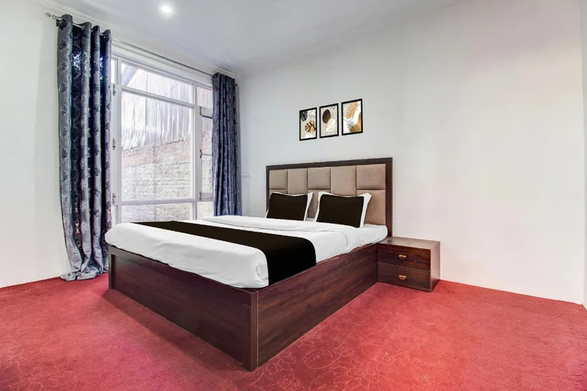 Hotel O Wave Inn - Image 1