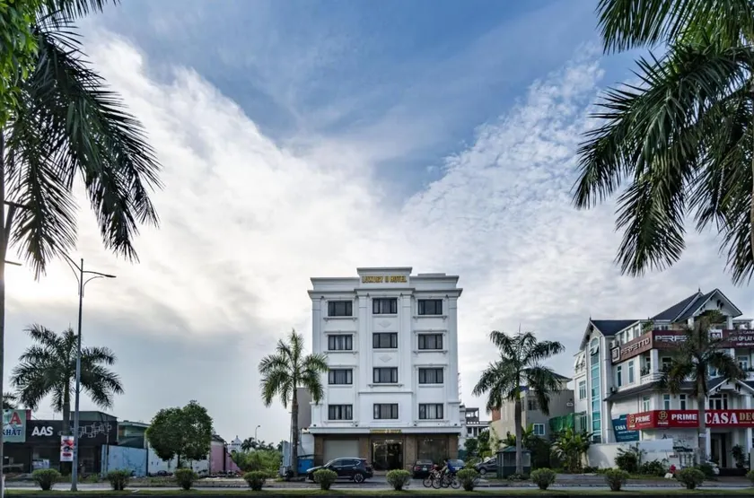 LUXURY II HOTEL - Image 1