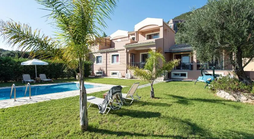 Villa Renata -Pool, Large Garden & Free Parking, 2 Minutes Walk from The Beach - Image 1