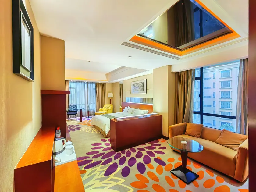 Extraordinary Holiday Hotel(Dongguan Changping Railway Station Branch) - Image 1