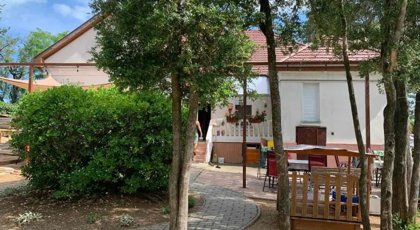 Edit Villa - Image 1