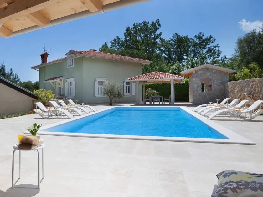 Oliva - Image 1