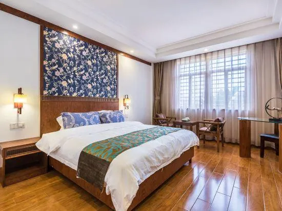 Wanning Hele Family Home Stay - Image 1