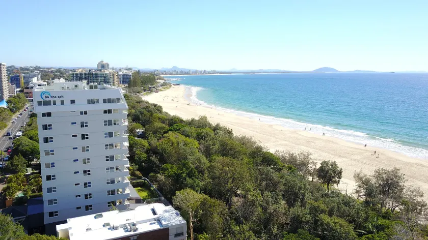 84 The Spit Holiday Apartments - Image 1