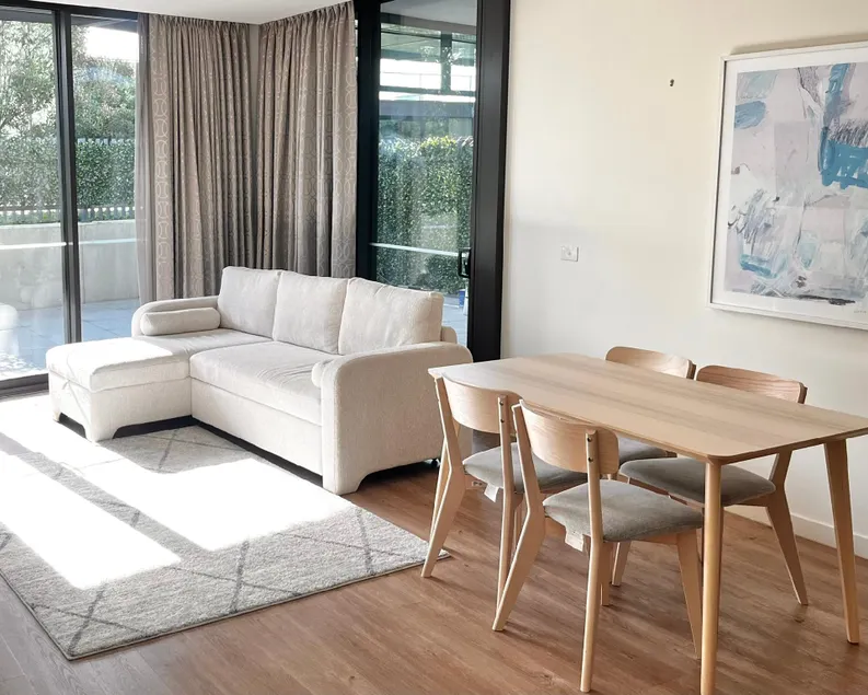 Luxury 2BR Docklands Bright&Modern Covered Parking - Image 1