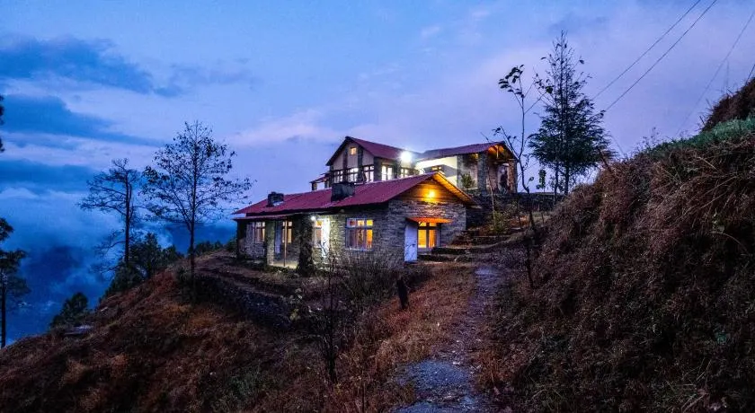Himalayan Paradise, Boutique room w Binsar view by Roamhome - Image 1