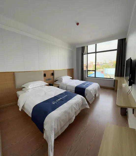 Home Inn - Huayi Select Hotel - Linfenhongdongyufeng Road Center Plaza - Image 1