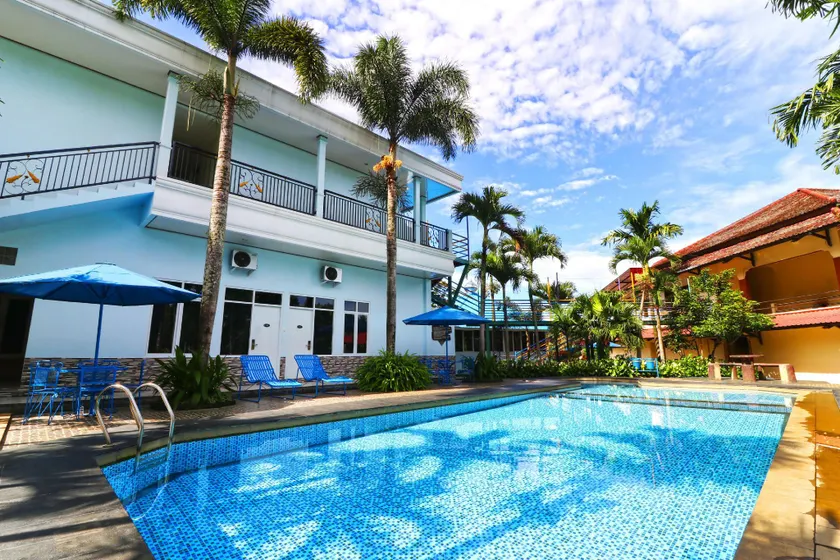 Aries Biru Hotel & Villa - Image 1