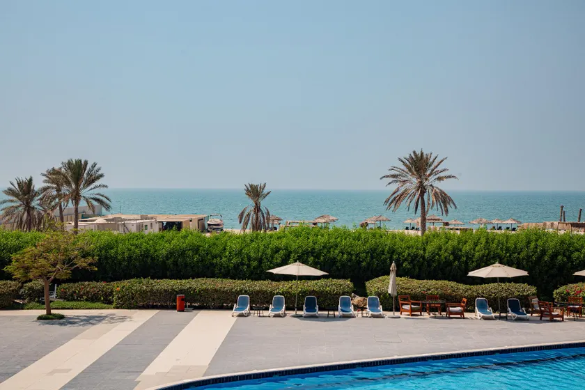 Spacious 1 bedroom Apartment with Breathtaking Pool and Beach Views - Image 1