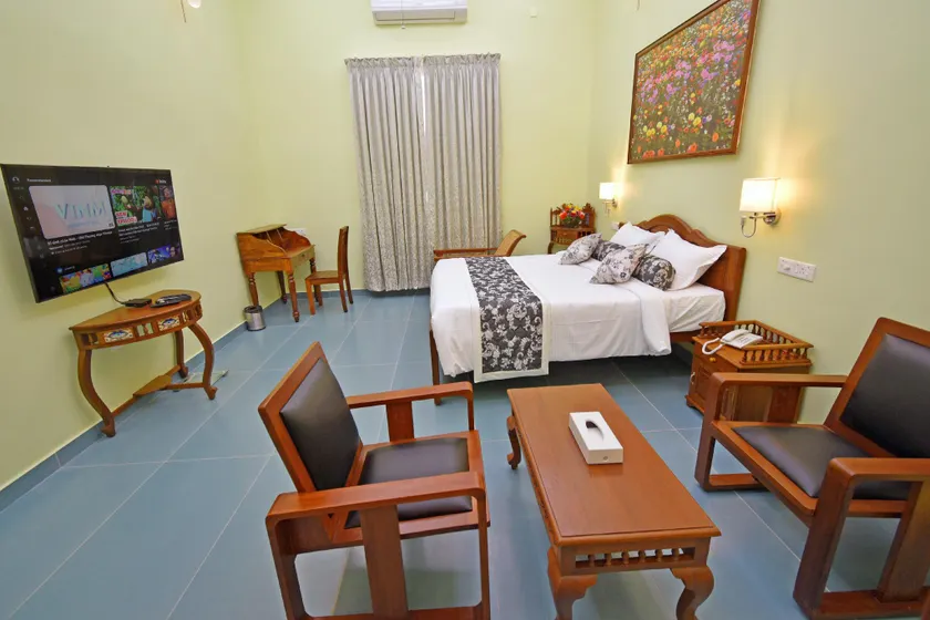 Le Colonial Suites - Image 1