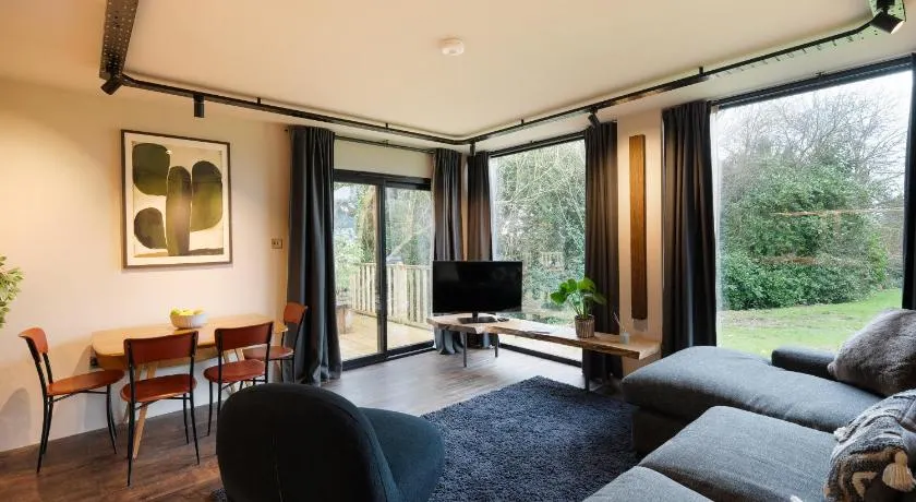 Luxury Container Lodge - Image 1