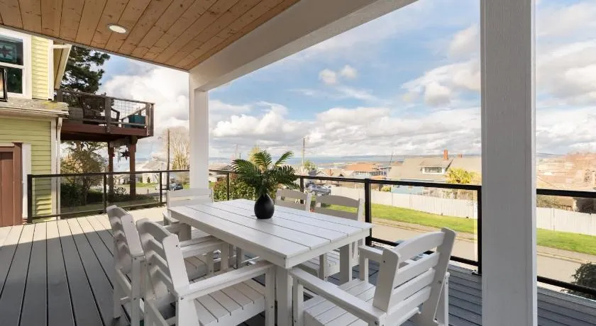 Spacious 3BR Home Sleeps 8 Private Backyard - Image 1
