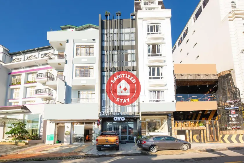 QA Hotel - Image 1