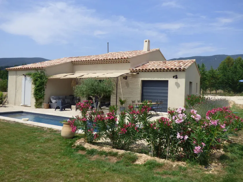 Beautiful, modern villa with private pool, fenced garden, in the beautiful Lubéron! - Image 1